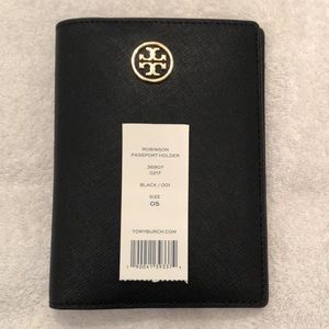 NWT Tory Burch Robinson Slim Card Passport Wallet
